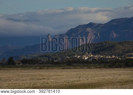 Biscarrues, Spain - October 15, 2020: General View Of The Town Of Biscarrues, Province Of Huesca, Pr