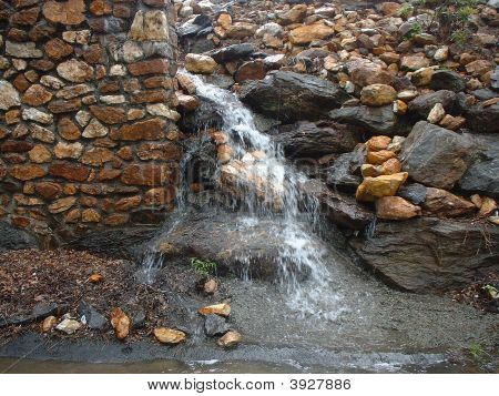 WASSERSTRAHLSCHNEIDETECHNIK durch Steine