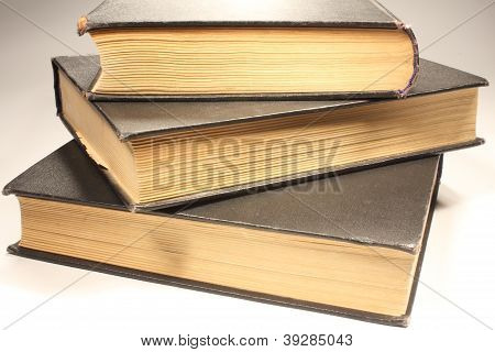 Drei alte Bücher