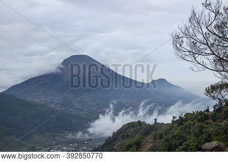 Tourist Destinations In The Dieng Plateau, Central Java. See Rural Scenery At The Foot Of The Sikuni