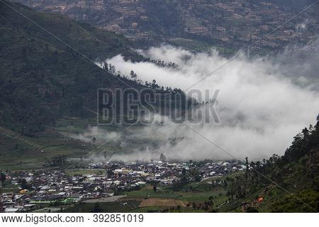 Tourist Destinations In The Dieng Plateau, Central Java. See Rural Scenery At The Foot Of The Sikuni