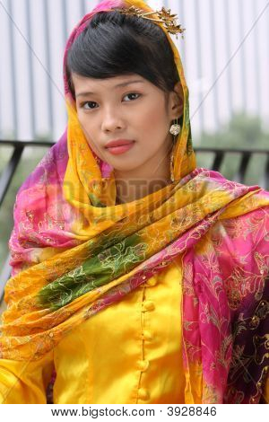 Attraente ragazza asiatica