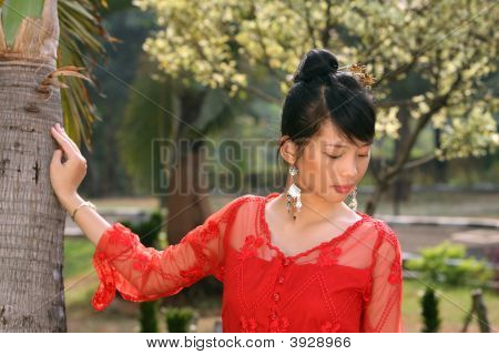 Attraente ragazza asiatica