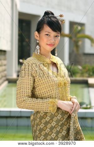 Attraente ragazza asiatica