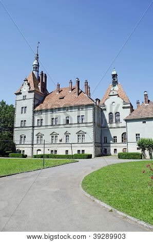 Schonborn palác v Chynadiyovo