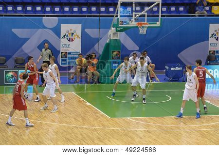Kyjev, Ukrajina - 8. srpna: První kolo utkání mezi Německem a Tureckem během U16 Eurobasket 20