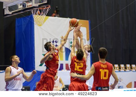 Kyjev, Ukrajina - 8. srpna: První kolo zápas mezi Ruskem a Španělskem během U16 Eurobasket 2013