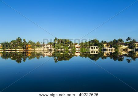 Luxury Houses At The Canal On  Pinetree Drive In Miami