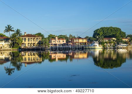 Luxury Houses At The Canal On  Pinetree Drive In Miami