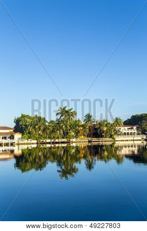 Luxury Houses At The Canal On  Pinetree Drive In Miami