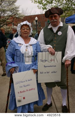 Tea Party 2009 miehen ja naisen Colonial asuja