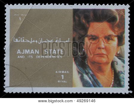 AJMAN - ca 1973: stämpel tryckt av Ajman visar Juliana Queen av Nederländerna, ca 1973