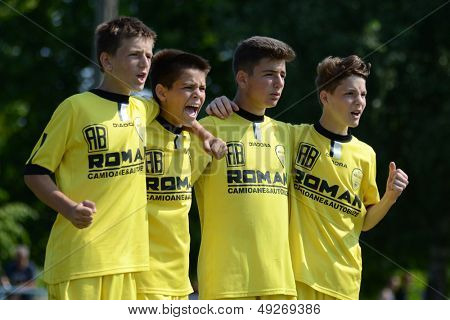 KAPOSVAR, Macaristan - 20 Temmuz: Tanımlanamayan oyuncular IX. Gençlik futbol Festivali maç Minsk (yeniden