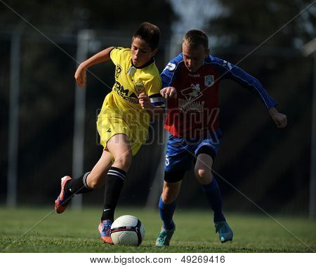 KAPOSVAR, Macaristan - 20 Temmuz: Tanımlanamayan oyuncular eylem IX. Gençlik futbol Festivali maç