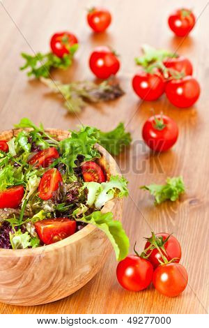 Mixed Lettuce Salad And Tomatoes