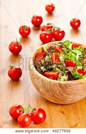 Mixed Lettuce Salad And Tomatoes