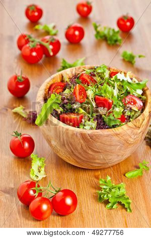 Mixed Lettuce Salad And Tomatoes