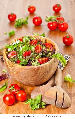 Mixed Lettuce Salad And Tomatoes
