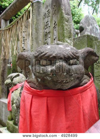 Lion standbeeld bij heiligdom