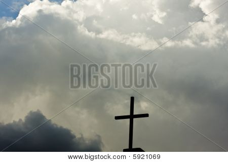 Spire en las nubes