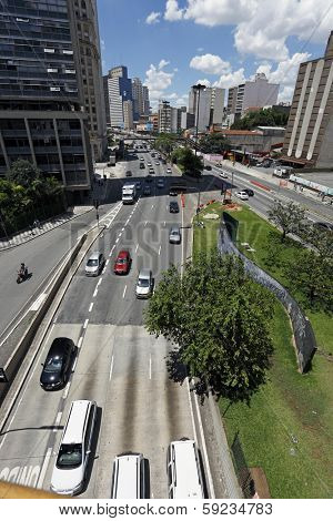 SÃ?Ã?Ã?ÃÂ£o Paulo Circa January 2014: Traffic on Avenida, Sao Paulo city Brazil 