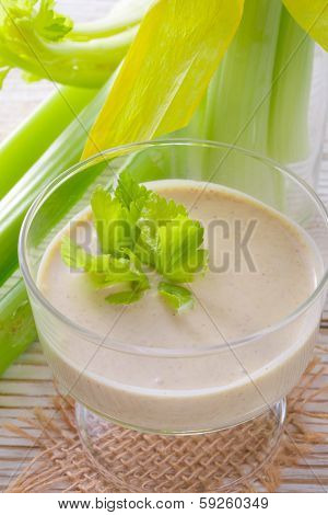 Celery Dippen