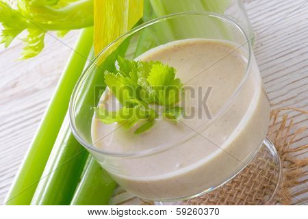 Celery Dippen