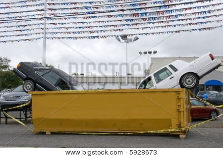 รถยนต์ใน Dumpster เป็น