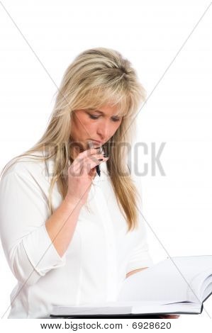 年轻的金发碧眼女商人规划日期