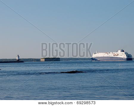 Nova Star Cruises Sails Into Portland With Portland Breakwater Lighthouse 
