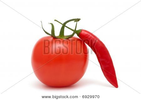 Tomat med röd chilipeppar