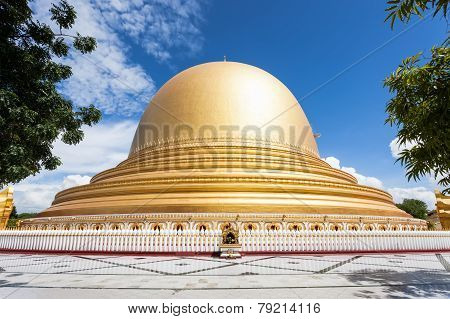 Kaunghmudaw Pagoda In Sagaing, Myanmar
