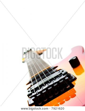 Une guitare à six cordes