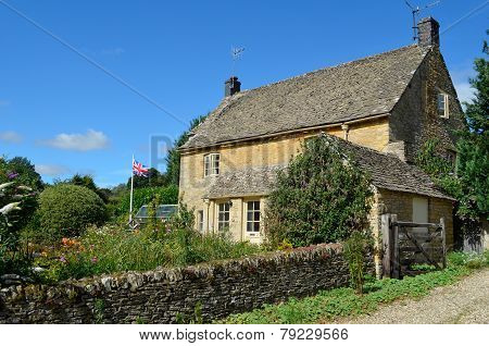 English Cottage With Garden