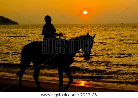 Batu Ferrenghi stranden ved solnedgang