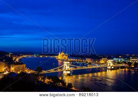 The famous chain bridge in Budapest