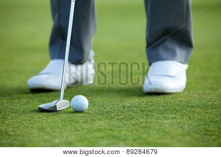 Person playing golf, low section