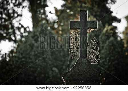 Tomb cross