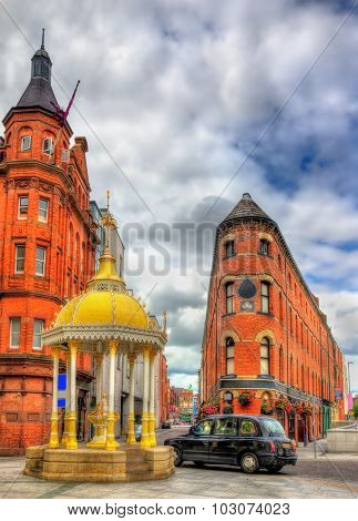 The Jaffe Memorial Fountain And Bittles Bar In Belfast - Northern Ireland