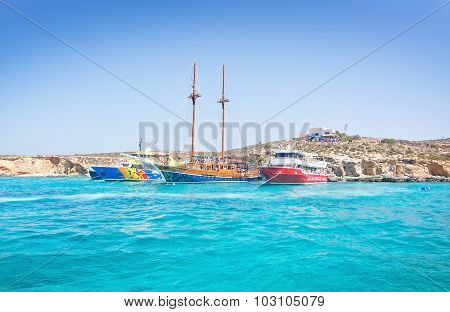 Tour Boats Blue Lagoon