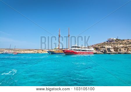 Tour Boats Blue Lagoon