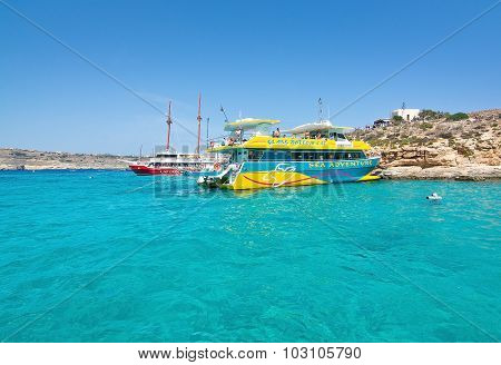 Tour Boats Blue Lagoon
