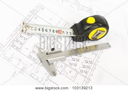 Tape measure with beam-compass, side view