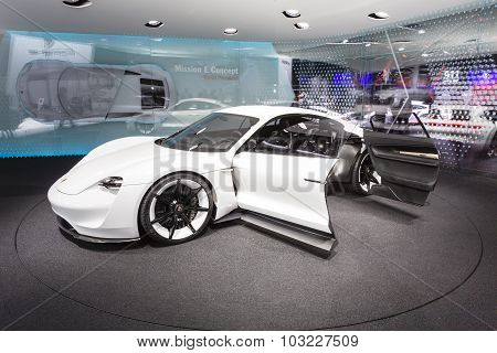 2015 Porsche Mission E Concept