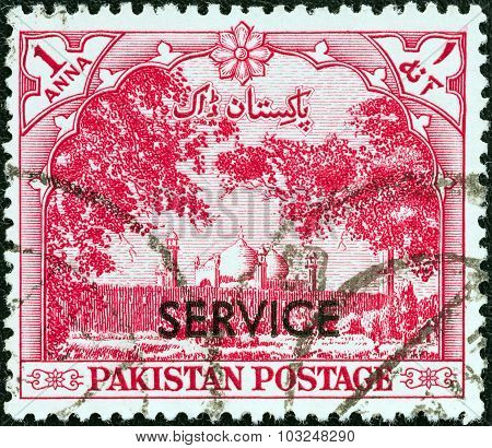 PAKISTAN - CIRCA 1954: A stamp printed in Pakistan shows Badshahi Mosque, Lahore