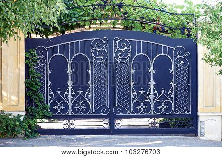 Metal  Gates.