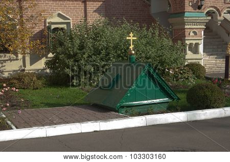 Trinity Church, Well