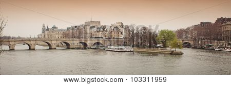 Pont Neuf Ile De La Cite Paris France