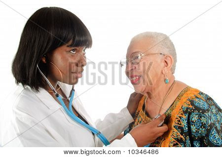 Jeune infirmière contrôle Patient