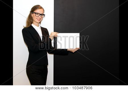 The Girl With A Clean Sheet In Hands